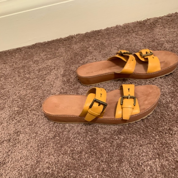 Nine West sandals - Picture 1 of 3